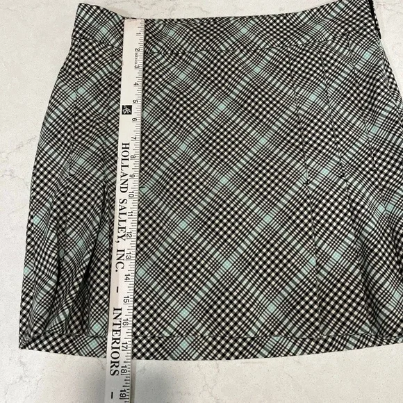 IZOD XFG Womens Size 8 Black Plaid Golf Skort Pleated Side Zipper - Picture 4 of 8